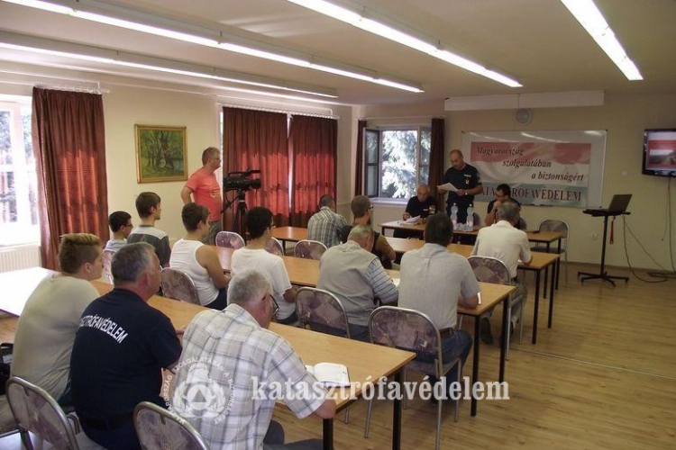 A mezőgazdasági betakarítási munkák tűzvédelme - konferencia Dombóváron 