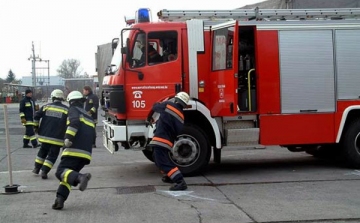 Tűz ütött ki egy dombóvári lakóház melléképületében