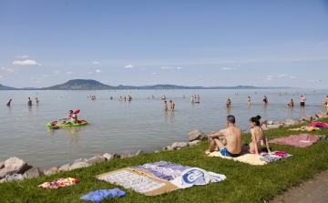 Hatvankilenc gyógyszermaradványt mutattak ki a Balatonban